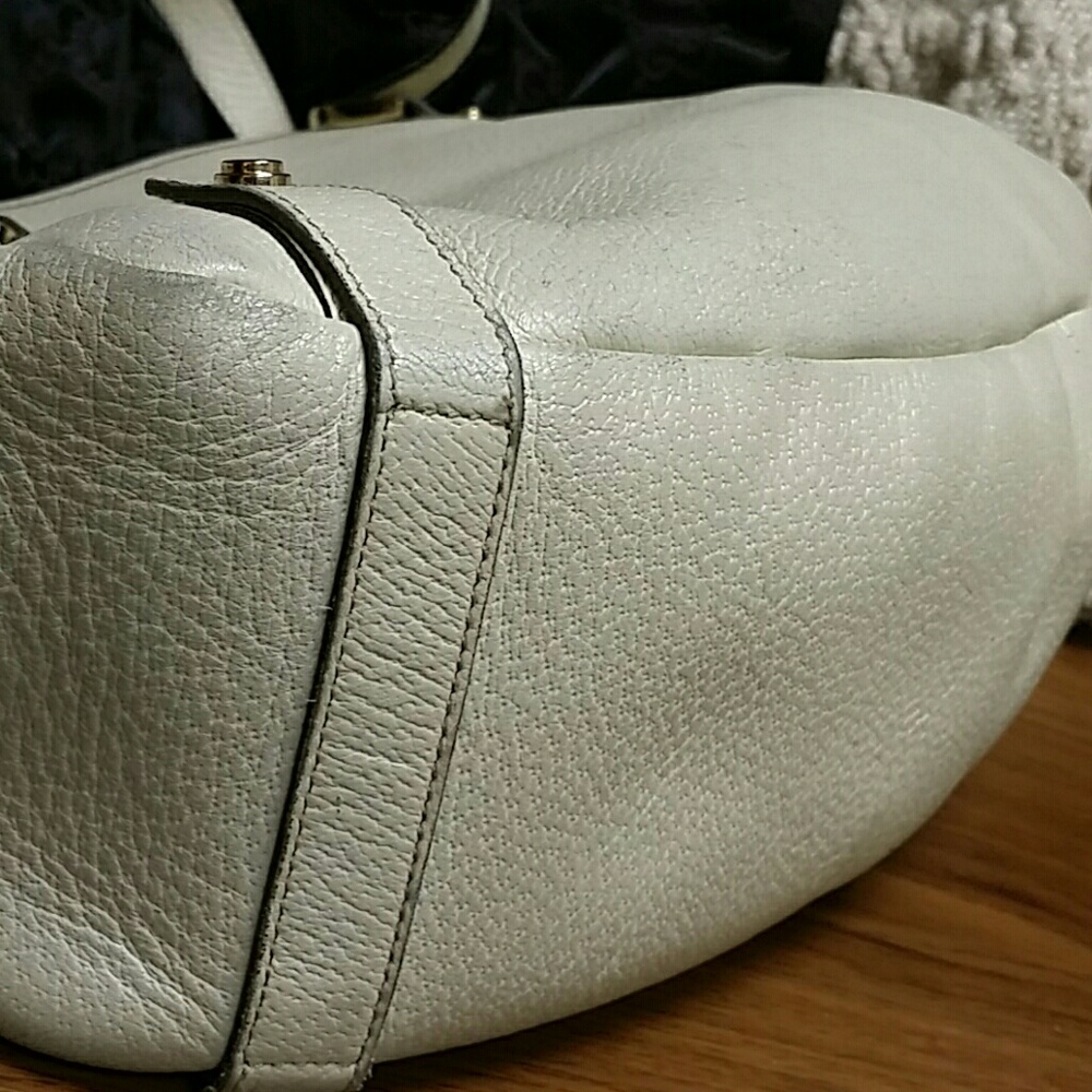 Gucci White Leather Shoulder Bag with Gold Hardware - Picture 3 of 8